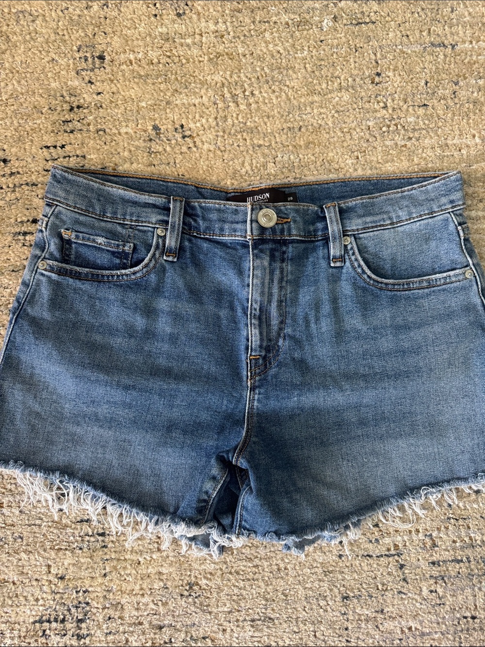 Hudson Gemma Jean Shorts —Distressed Cutoff in Medium Blue size 28